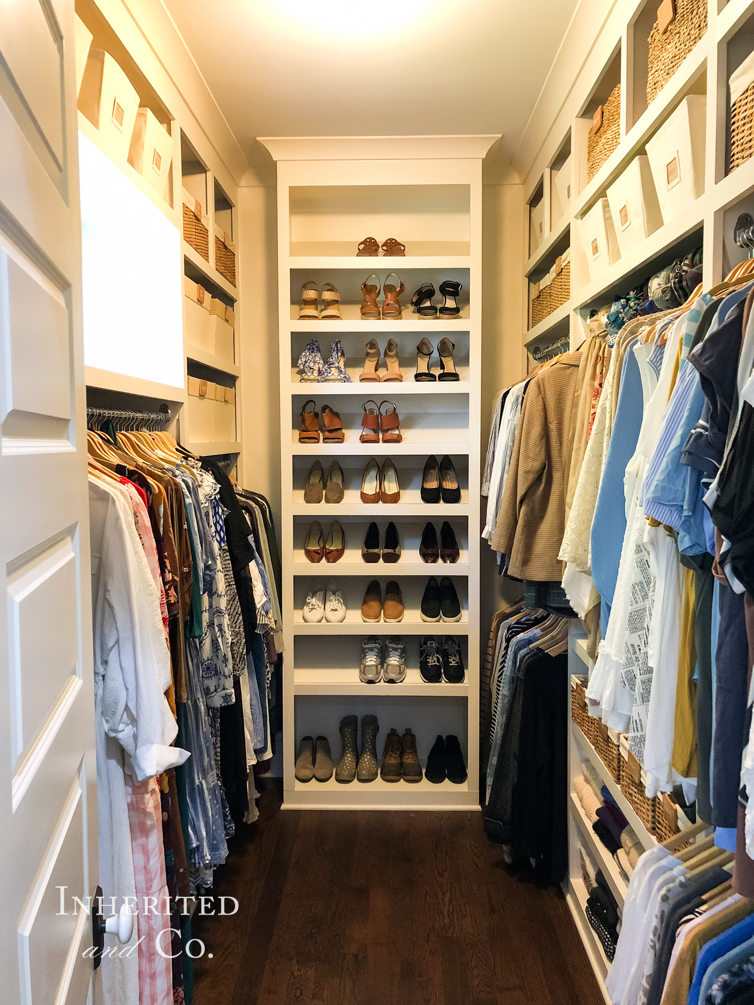 A Professional-looking Organized Walk-in Closet