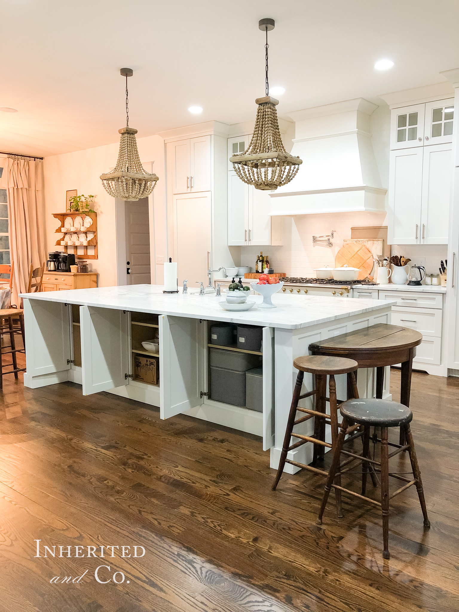 Kitchen island design hack for those who like to host dinner parties