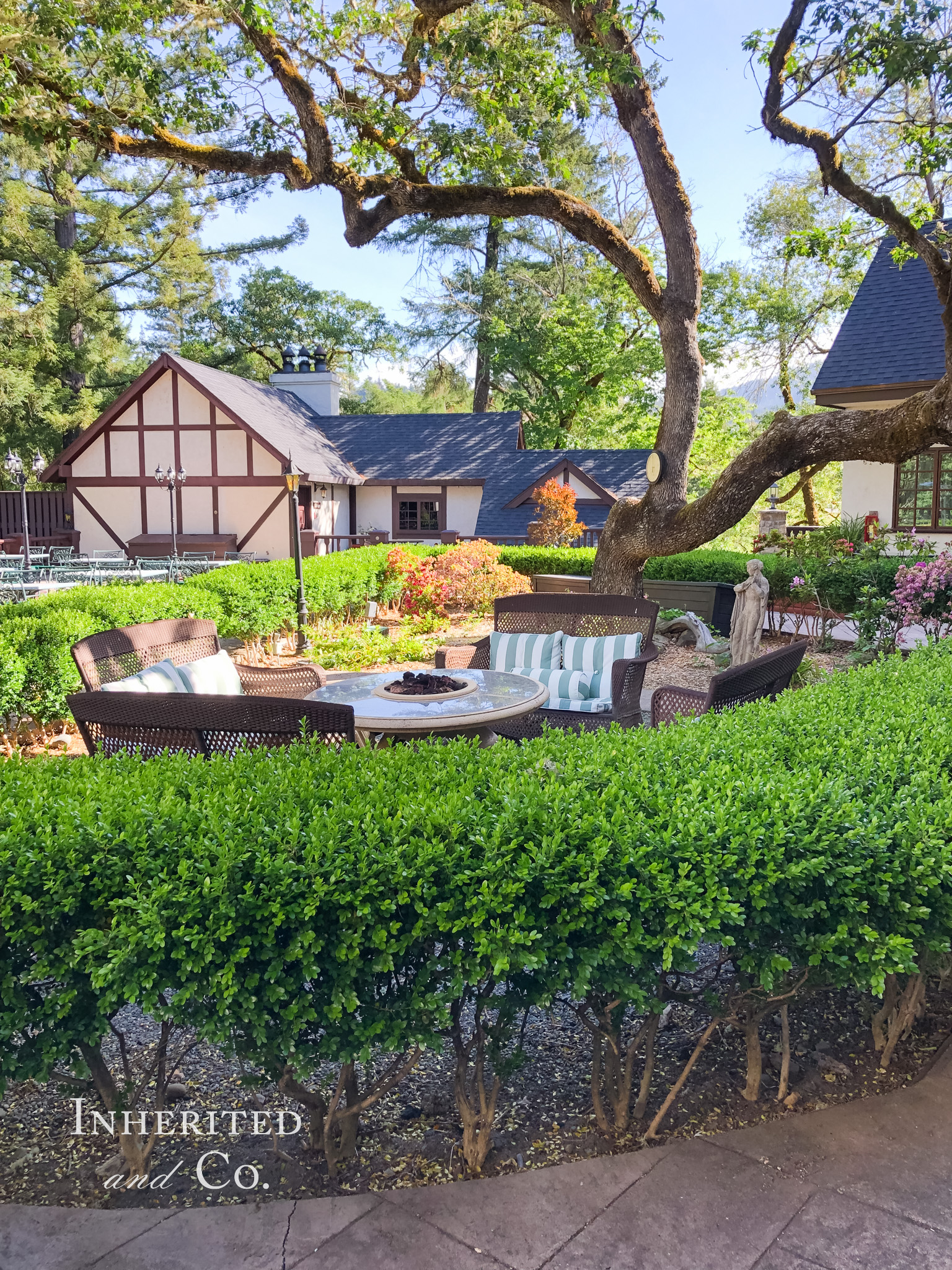 Historic Benbow Inn Upper Patio