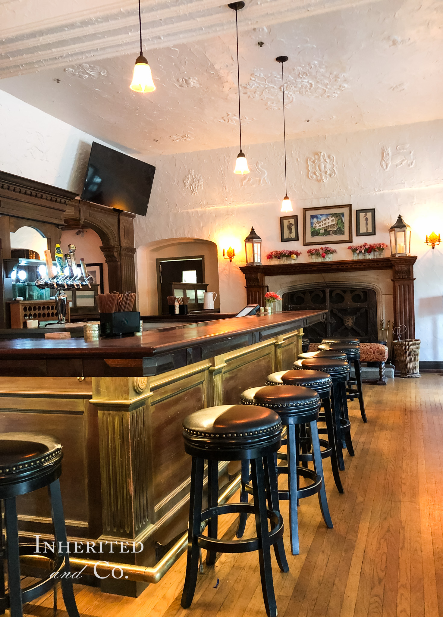 Bar at Historic Benbow Inn